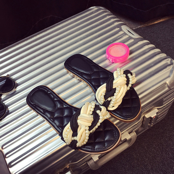 Γυναικείες δερμάτινες  παντόφλες με χάντρες