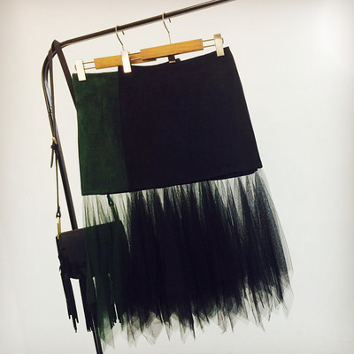 Много интересна спортно-елегантна дамска пола