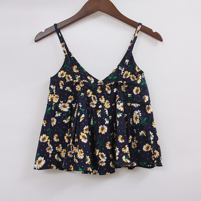 Много красиви дамски шарени потничета идеални за горещите летни дни