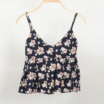 Много красиви дамски шарени потничета идеални за горещите летни дни