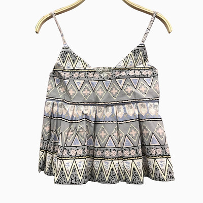 Много красиви дамски шарени потничета идеални за горещите летни дни