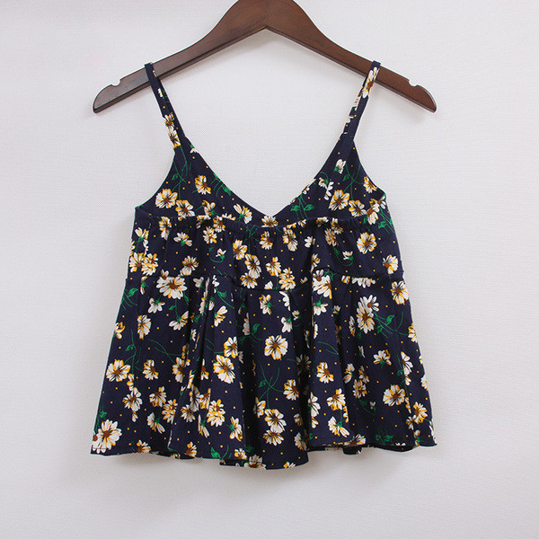 Много красиви дамски шарени потничета идеални за горещите летни дни