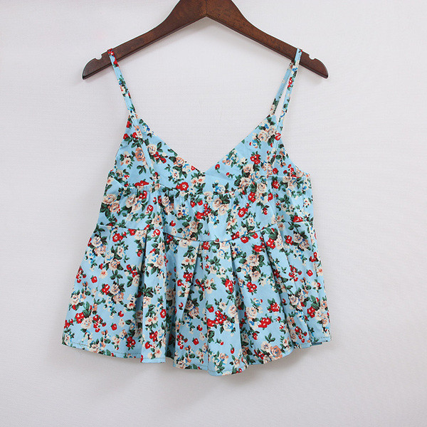 Много красиви дамски шарени потничета идеални за горещите летни дни