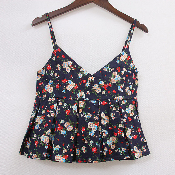 Много красиви дамски шарени потничета идеални за горещите летни дни