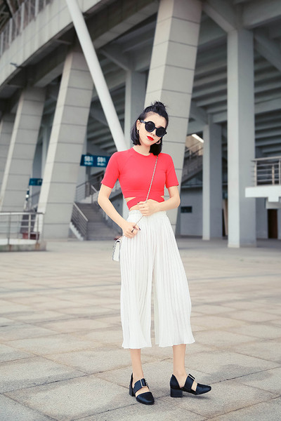 Много модерна спортно-елегантна дамска тениска