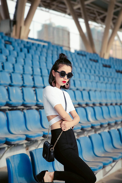 Много модерна спортно-елегантна дамска тениска