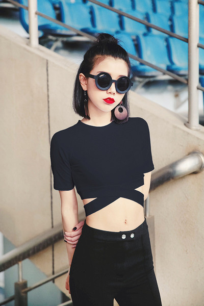 Много модерна спортно-елегантна дамска тениска