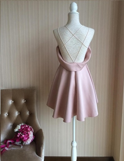 Страхотна дамска ежедневна рокля в ретро мотиви