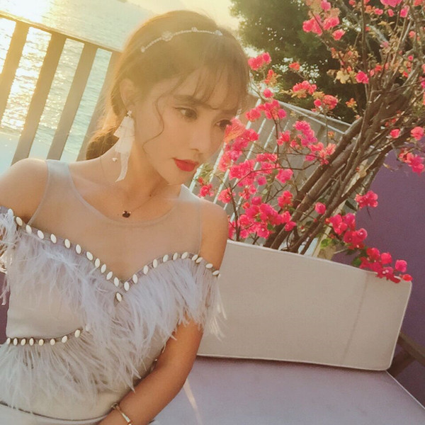 Πολλές σύγχρονες γυναίκες βραδινή τουαλέτα