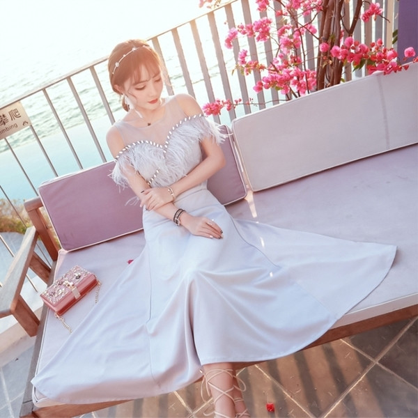 Πολλές σύγχρονες γυναίκες βραδινή τουαλέτα