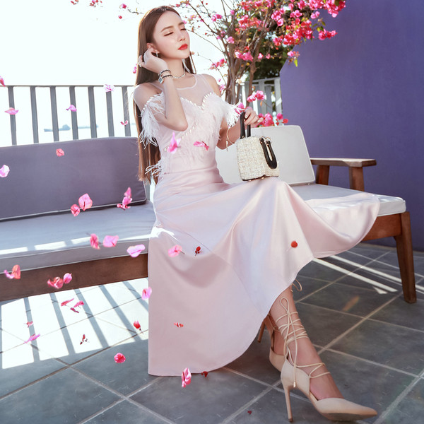 Πολλές σύγχρονες γυναίκες βραδινή τουαλέτα