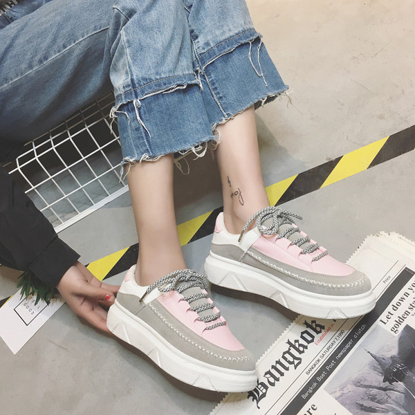 Άνετα γυναικεία παπούτσια σε τρία χρώματα με ψηλά πέλματα