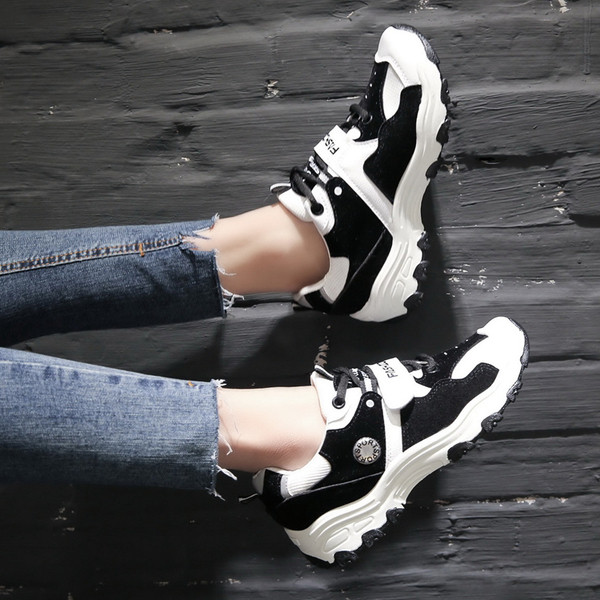 Дамски спортни обувки подходящи както за работа така и за спорт