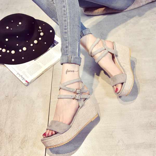 Πολύ όμορφες κυρίες περιστασιακή πλατφόρμες σε δύο χρώματα