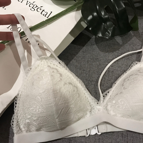 Много нежен дамски спортен сутиен