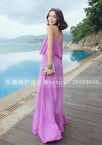 Πολλές όμορφες κυρίες μακρύ φόρεμα κατάλληλο για τις ζεστές μέρες του καλοκαιριού