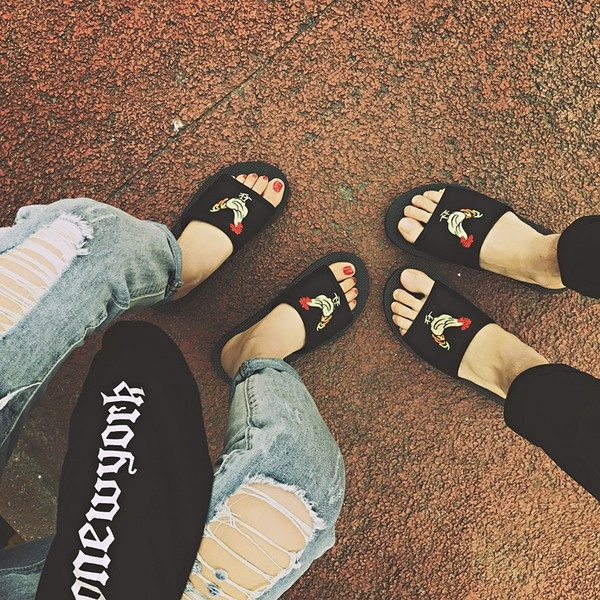 Уникални дамски чехли с апликация 