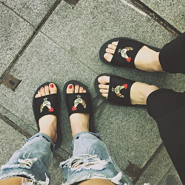 Уникални дамски чехли с апликация 