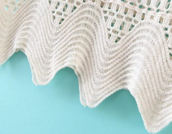 Дамски дантелен потник на дупки