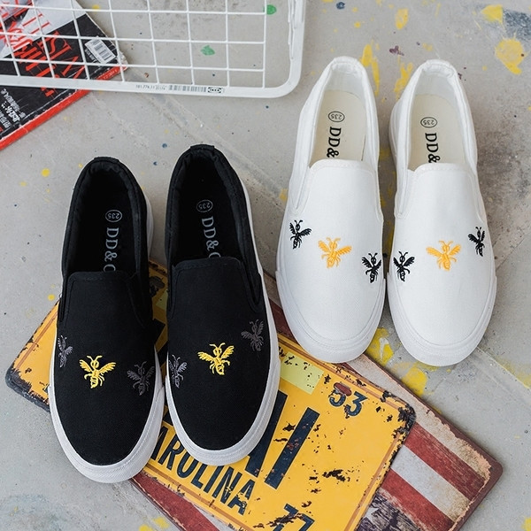 Καθημερινά γυναικεία παπούτσια με  κορδόνια σε δύο χρώματα με  κεντήματα