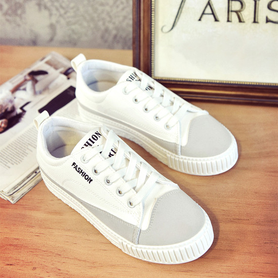 Πολύ κομψά γυναικεία παπούτσια με ψηλά πέλματα