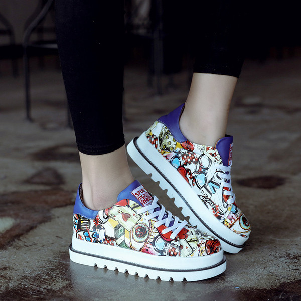 Страхотен дамски спортно-елегантен кец на платформа с илюстрации