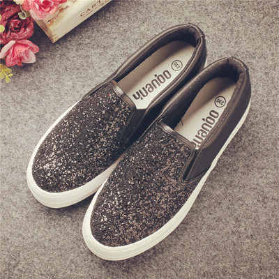 Много красиви дамски шарени мокасини с брокат