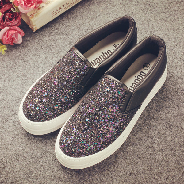 Много красиви дамски шарени мокасини с брокат