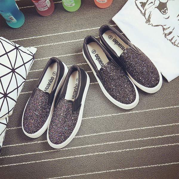 Много красиви дамски шарени мокасини с брокат