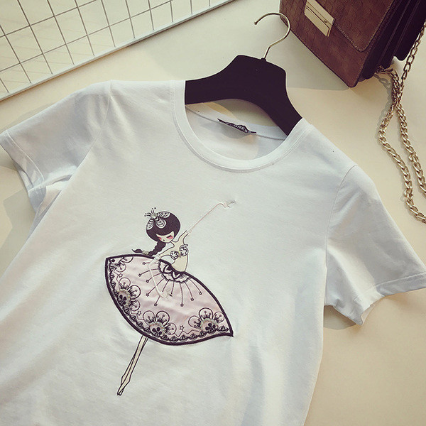 Дамски къс ръкав в бяло - 3 модела с апликации и бродерии