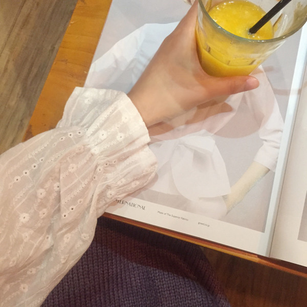 Спортно-елегантна дамска дантелена риза 