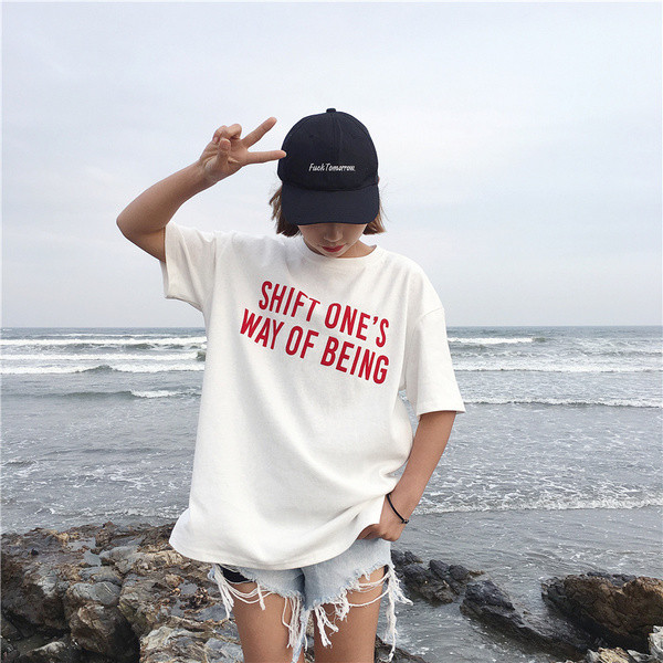 Υπερβολικό μοντέρνα t-shirt σε διάφορα χρώματα