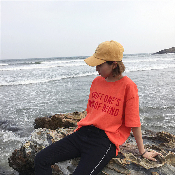 Υπερβολικό μοντέρνα t-shirt σε διάφορα χρώματα