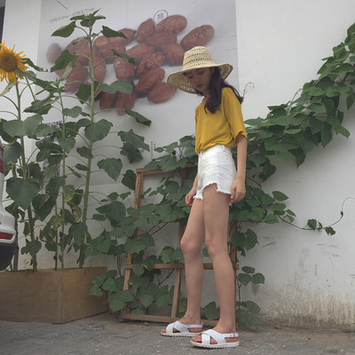 Много качествена дамска широка тениска подходяща за пролетта и лятото