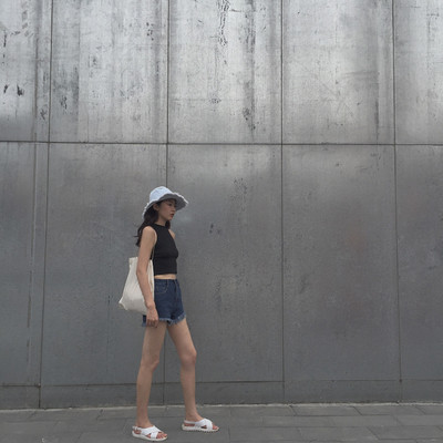 Много качествена дамска широка тениска подходяща за пролетта и лятото