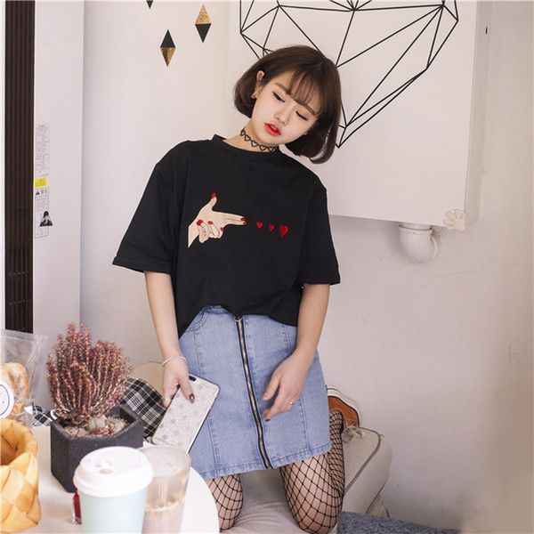 Chic κυρίες T-shirt με απλικέ καρδιά
