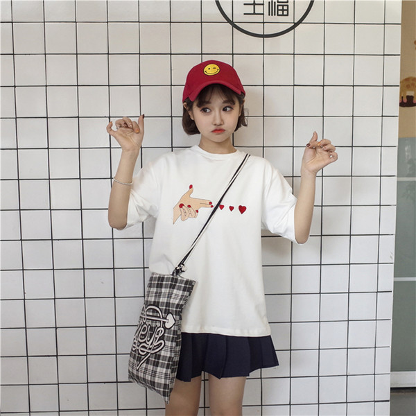 Chic κυρίες T-shirt με απλικέ καρδιά