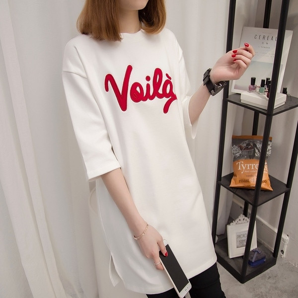 Изключително модерна дамска дълга тениска с надпис в много цветове