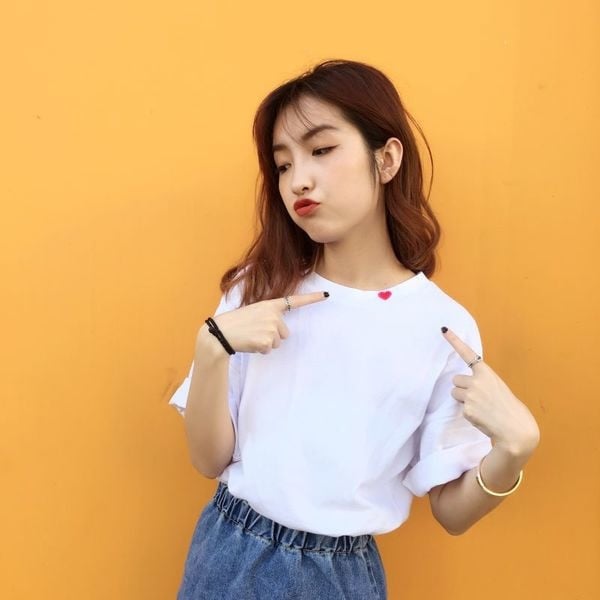 Бяла дамска тениска с екстравагантни ръкави