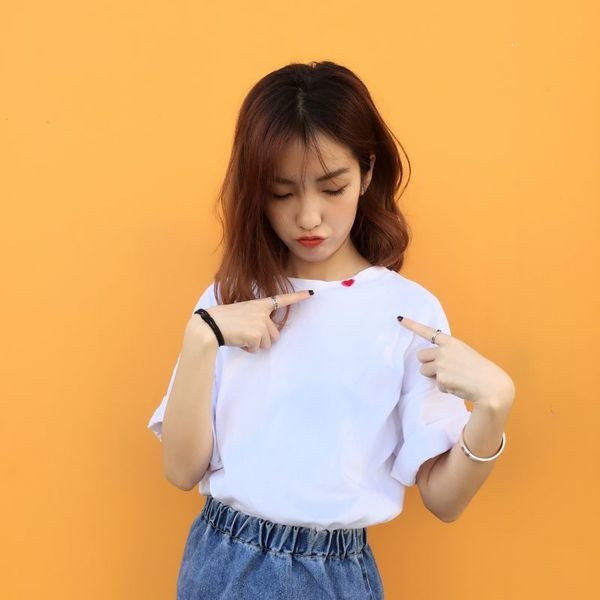 Бяла дамска тениска с екстравагантни ръкави