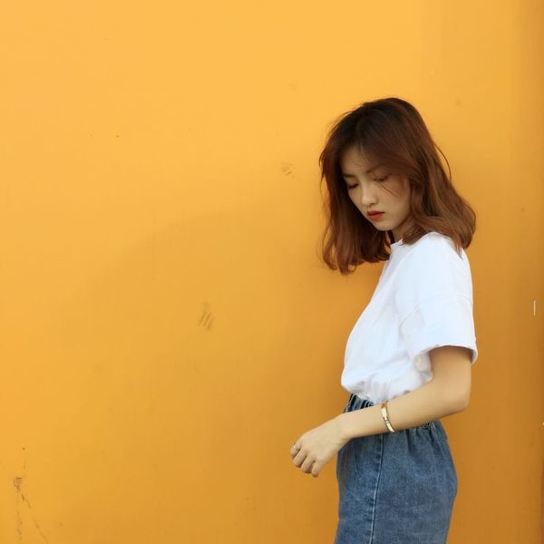 Бяла дамска тениска с екстравагантни ръкави