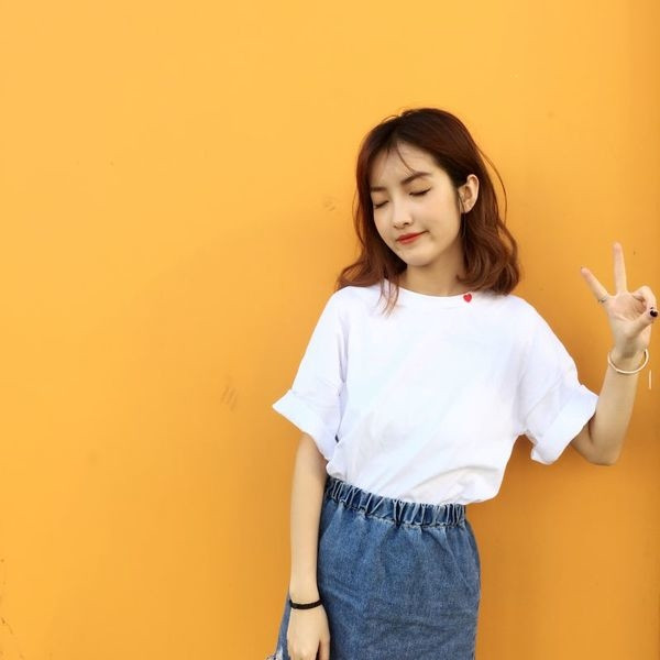 Бяла дамска тениска с екстравагантни ръкави