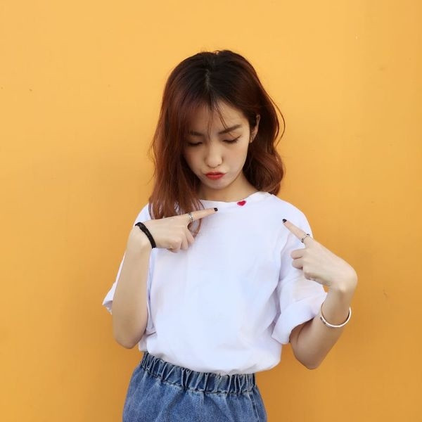 Бяла дамска тениска с екстравагантни ръкави