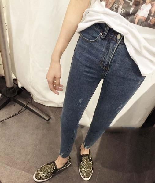 Ενδιαφέρουσες μοντέρνα γυναικεία  τζιν 