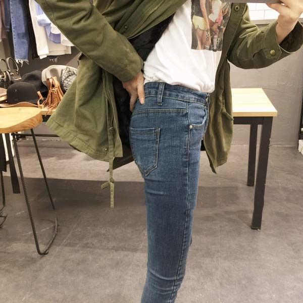 Ενδιαφέρουσες μοντέρνα γυναικεία  τζιν 