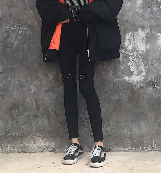 Спортни дамски скъсани дънкови панталони с висока талия 