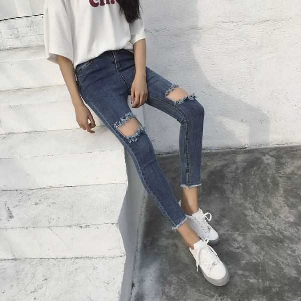 Λεπτά τζιν γυναικεία πάνω από τα γόνατα
