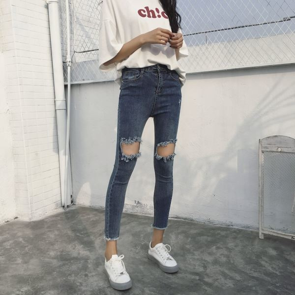 Λεπτά τζιν γυναικεία πάνω από τα γόνατα