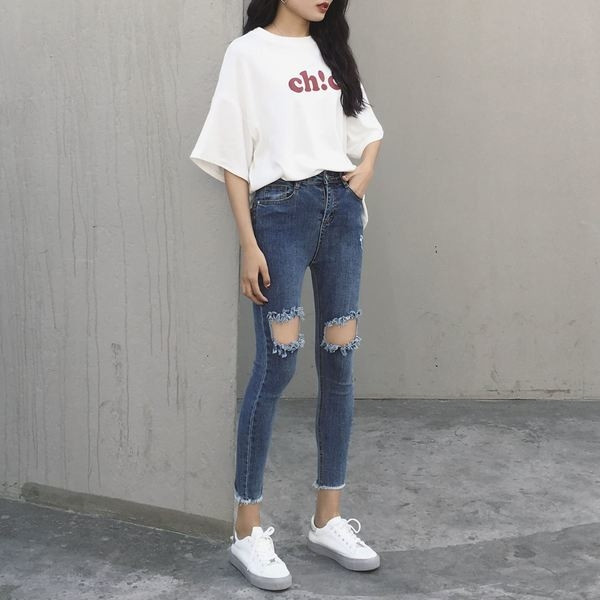 Λεπτά τζιν γυναικεία πάνω από τα γόνατα