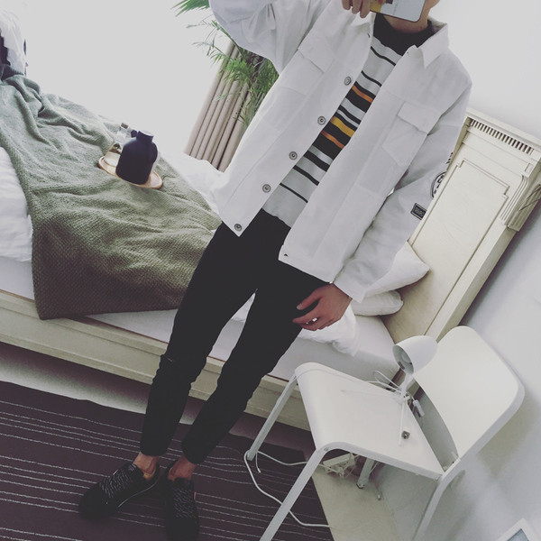 Μοντέρνο ανδρικό μπουφάν τζιν σε διάφορα χρώματα